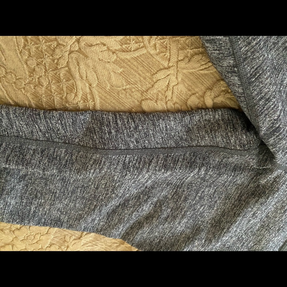 LIKE NEW LULULEMON WUNDER UNDERS SIZE 4
